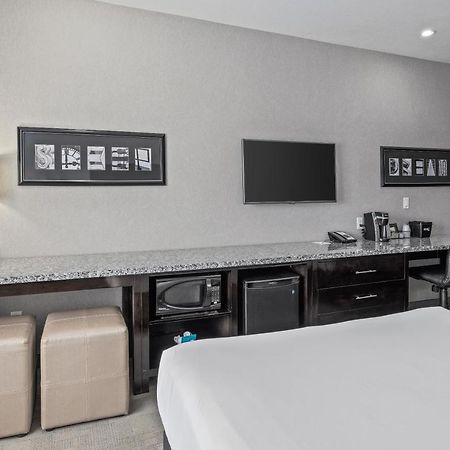Home Inn & Suites Regina Airport Buitenkant foto