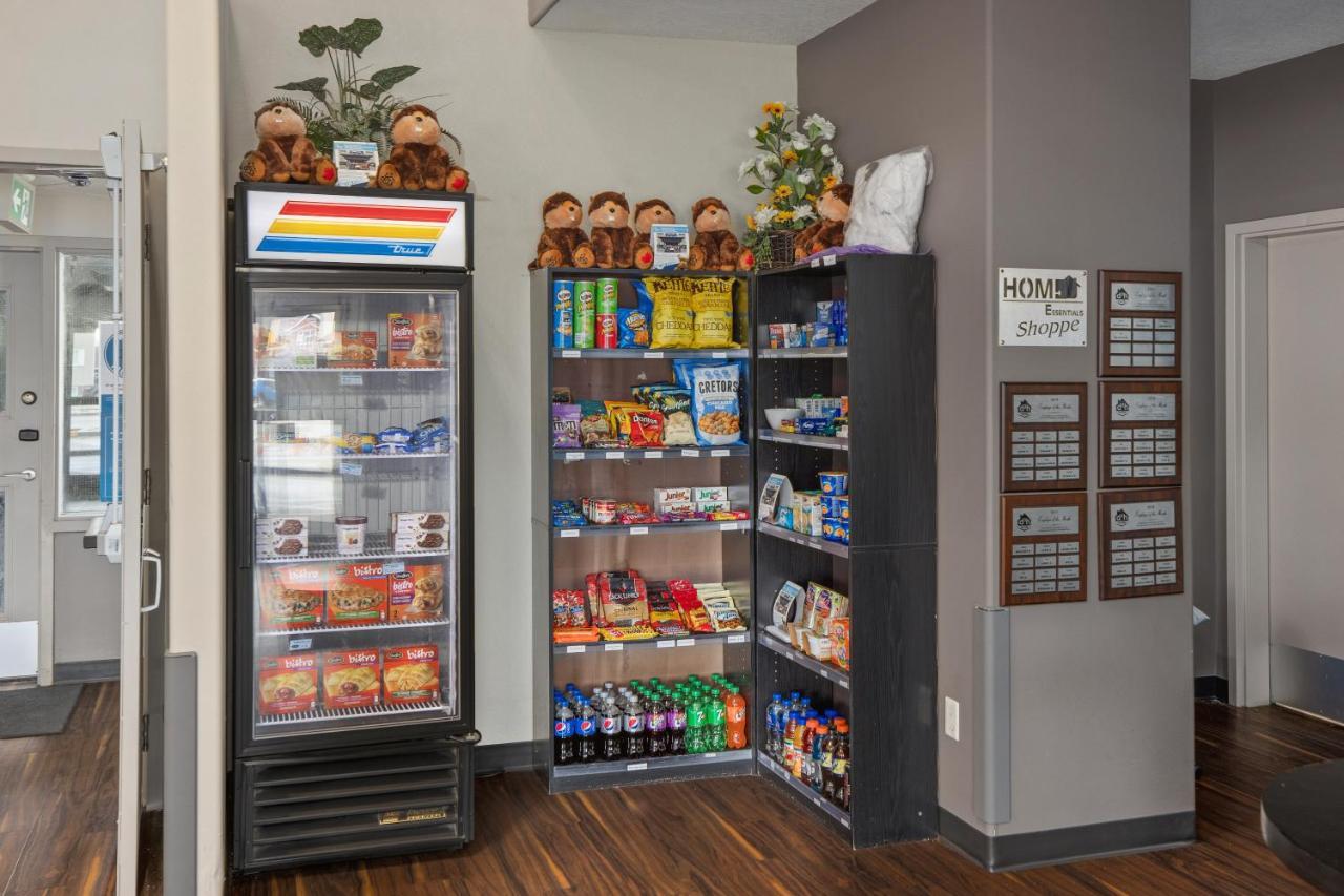 Home Inn & Suites Regina Airport Buitenkant foto