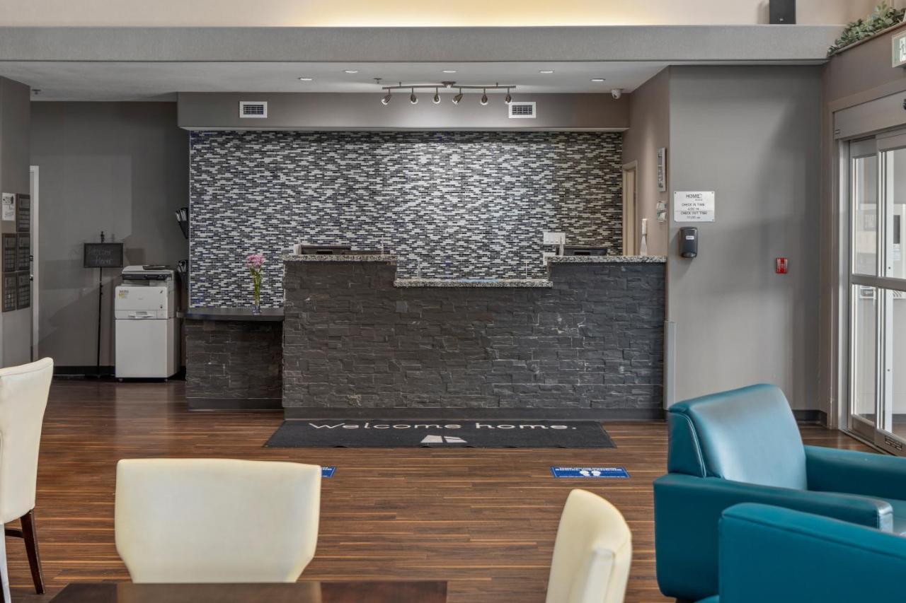 Home Inn & Suites Regina Airport Buitenkant foto