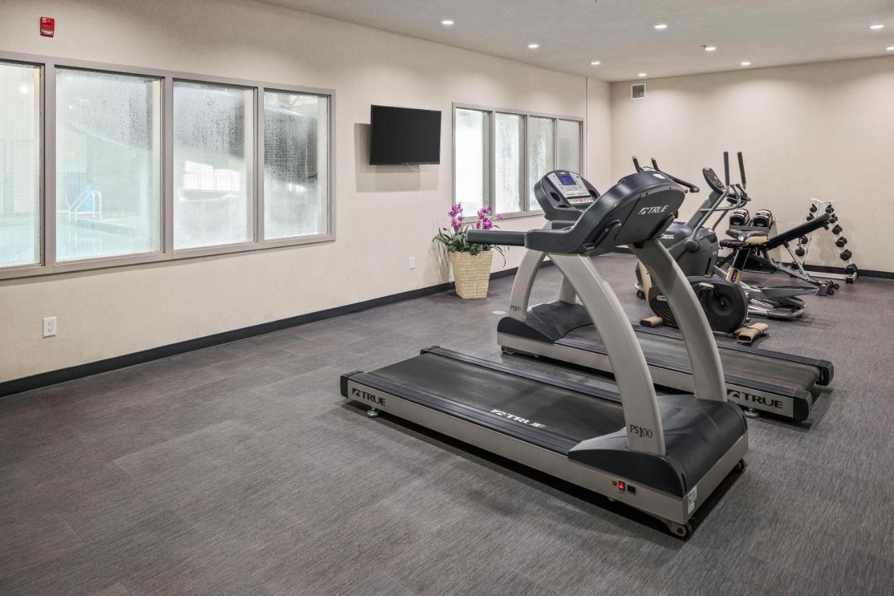Home Inn & Suites Regina Airport Buitenkant foto