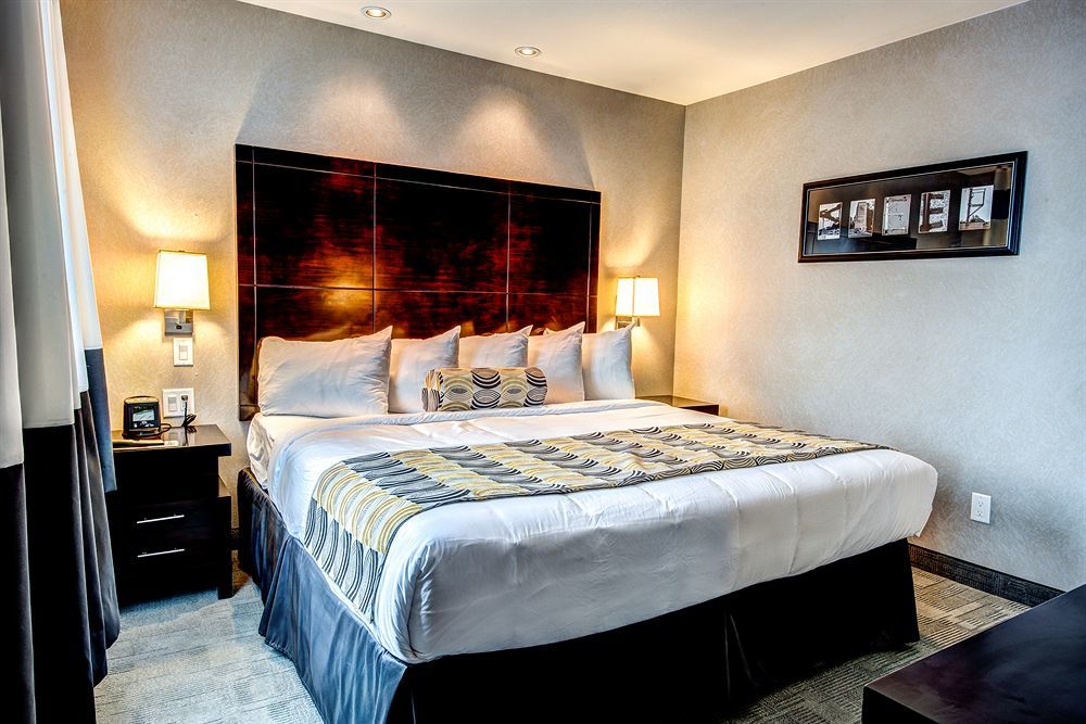 Home Inn & Suites Regina Airport Buitenkant foto