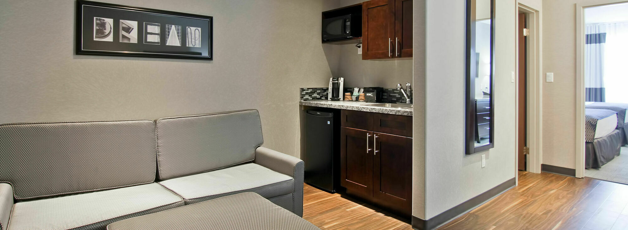 Home Inn & Suites Regina Airport Buitenkant foto