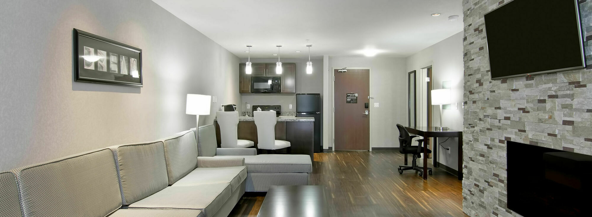 Home Inn & Suites Regina Airport Buitenkant foto
